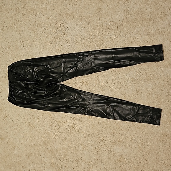 Vegan leather leggings - Picture 2 of 2